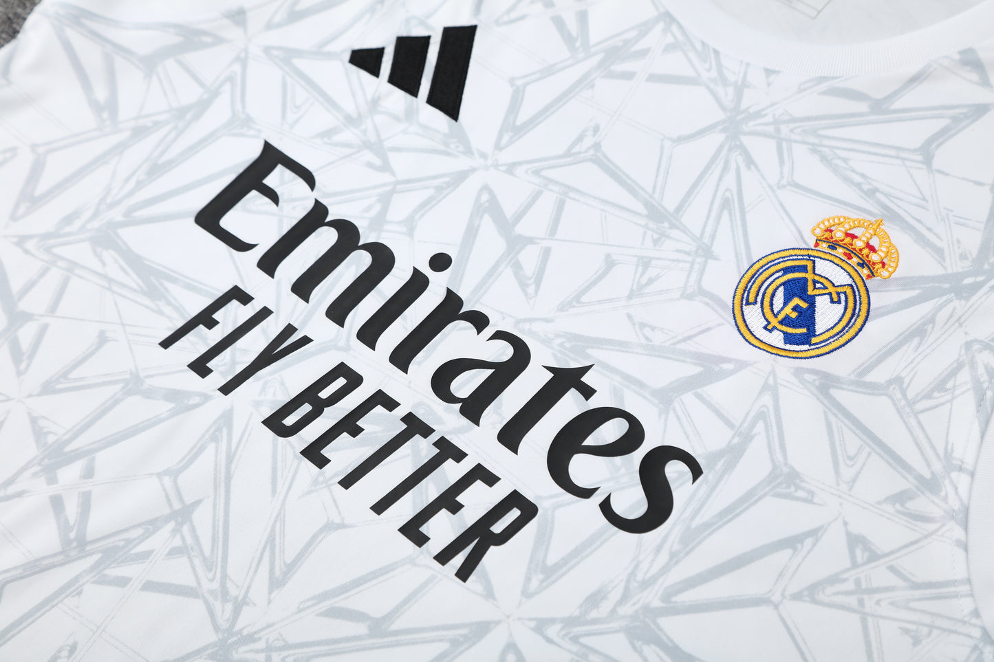 Kit Adulto Real Madrid 25-26 – Regata Branca e Shorts Preto