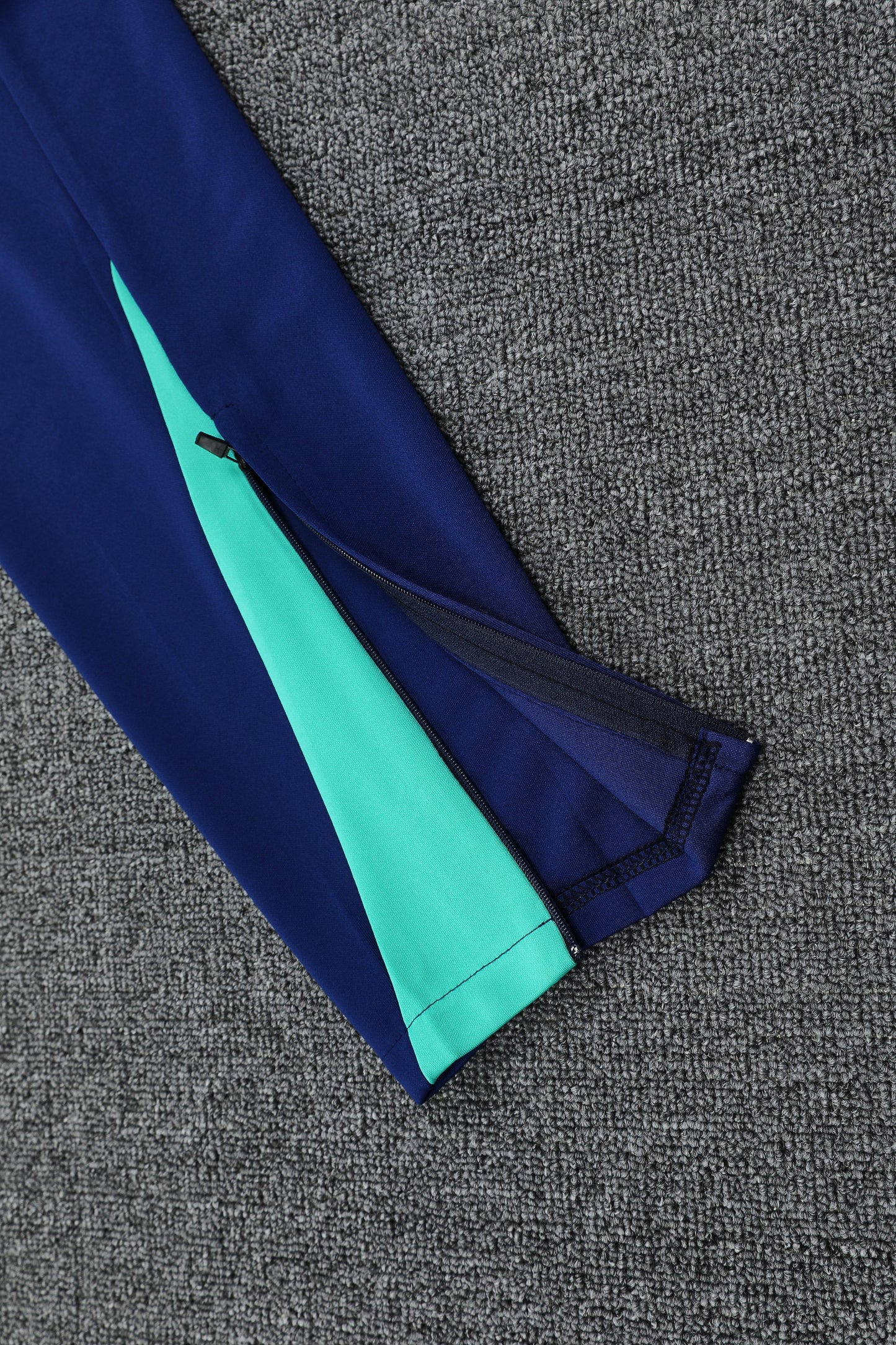 Kit Adulto Seleção Brasileira 25-26 – Moletom de Capuz Verde Água com Detalhes em Amarelo + Calça Azul Marinho
