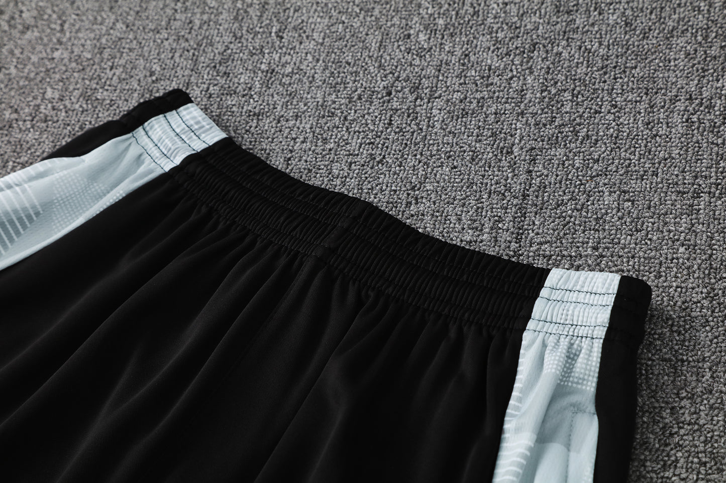Kit Adulto Real Madrid 25-26 - Branco com Detalhes em Laranja e Cinza