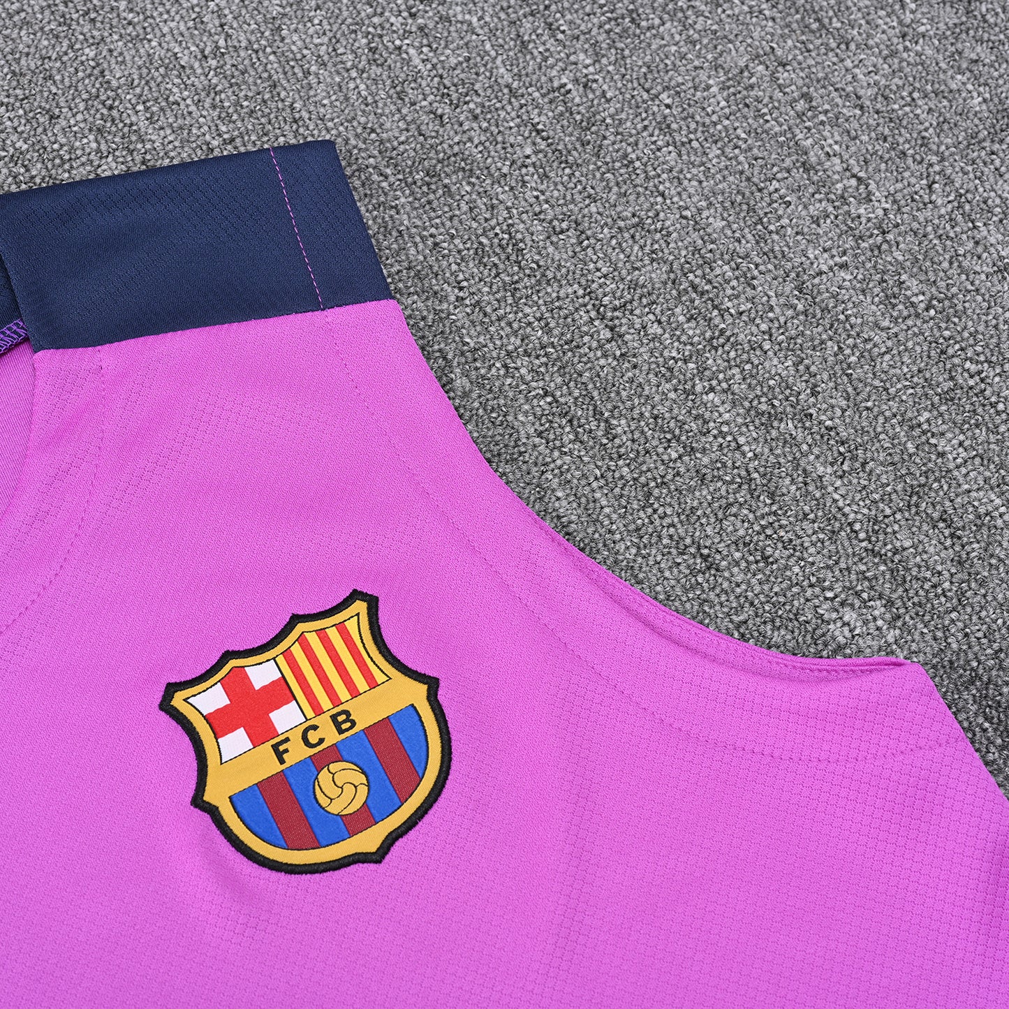 Kit Adulto Barcelona 25-26 – Regata Rosa e Shorts Azul Marinho