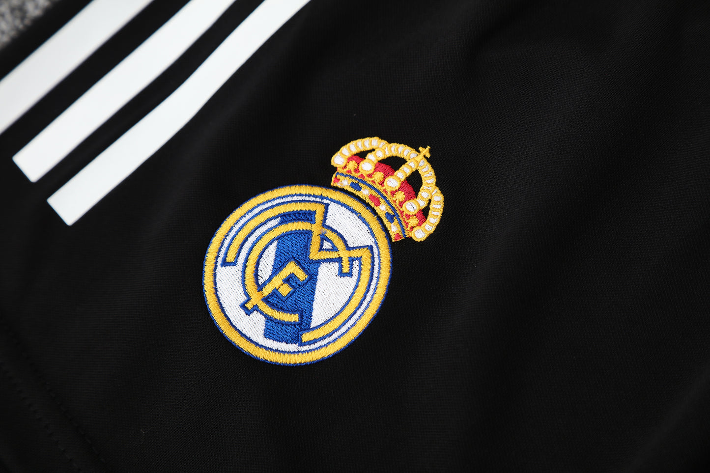 Kit Adulto Real Madrid 25-26 - Branco com Shorts Preto