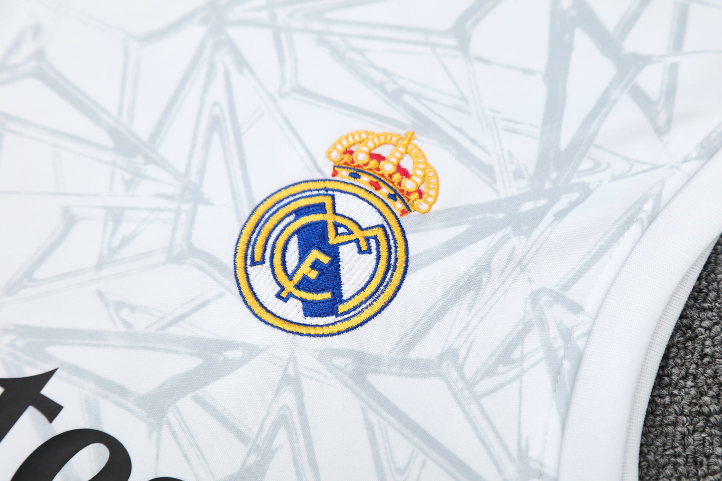 Kit Adulto Real Madrid 25-26 – Regata Branca e Shorts Preto