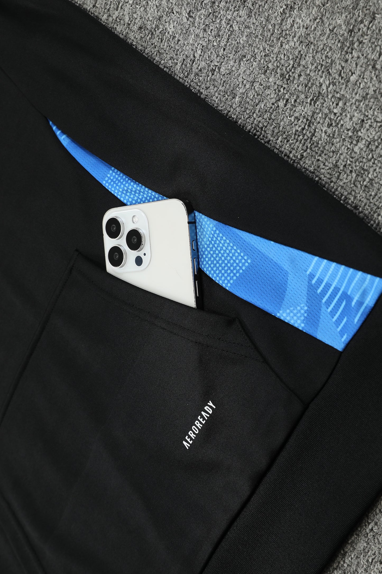 Kit Adulto Argentina 24-25 – Moletom de Capuz Preto com Detalhes Azul Claro + Calça