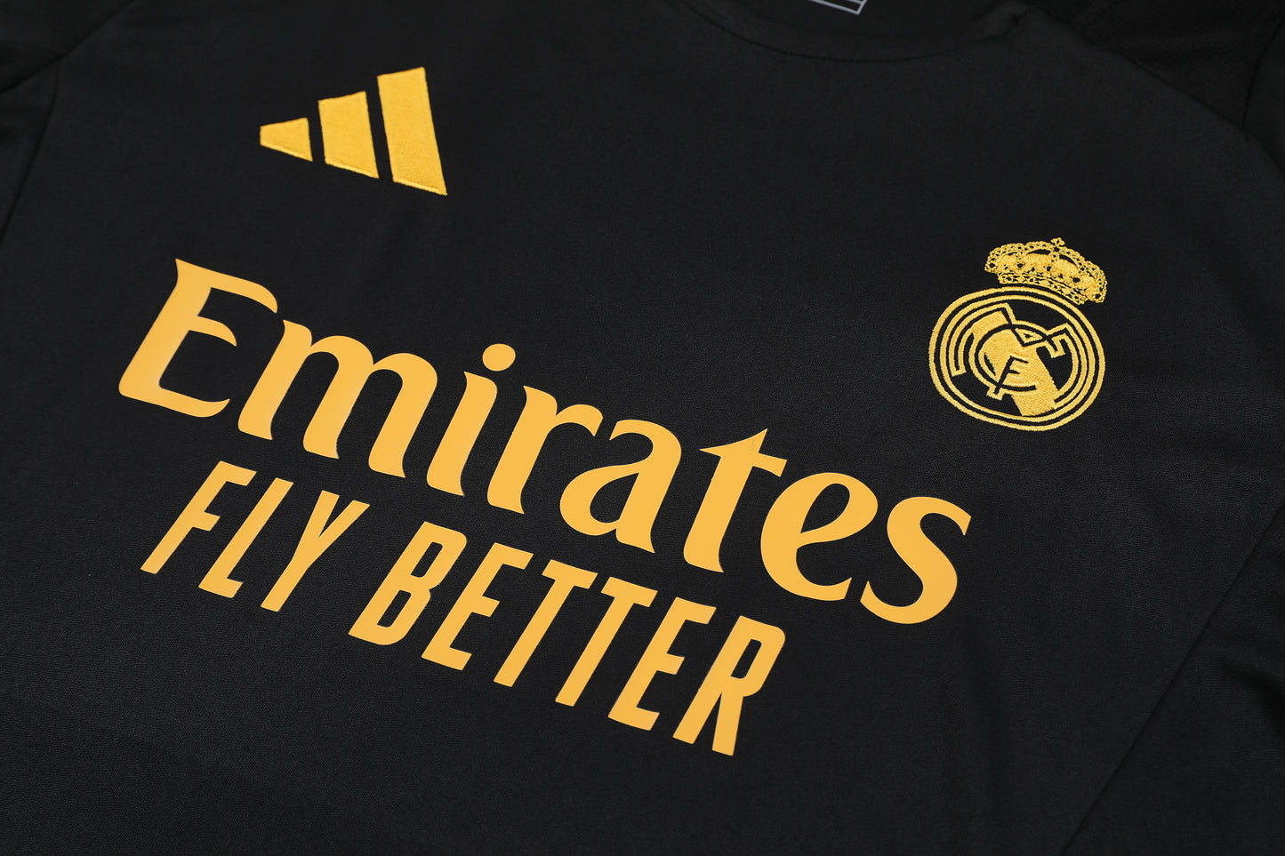 Kit Adulto Real Madrid 25-26 - Preto com Detalhes em Dourado
