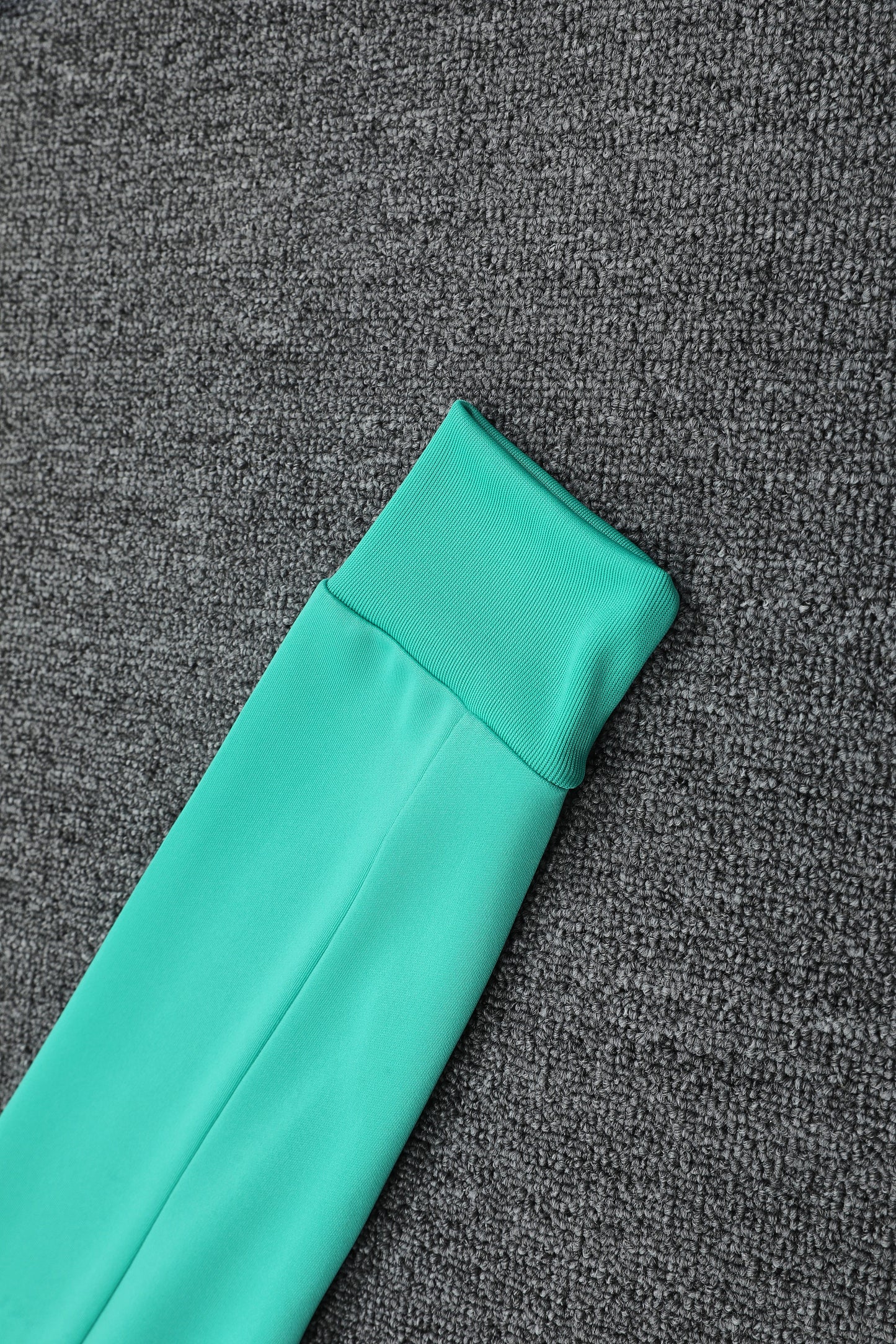 Kit Adulto Seleção Brasileira 25-26 – Moletom de Capuz Verde Água com Detalhes em Amarelo + Calça Azul Marinho