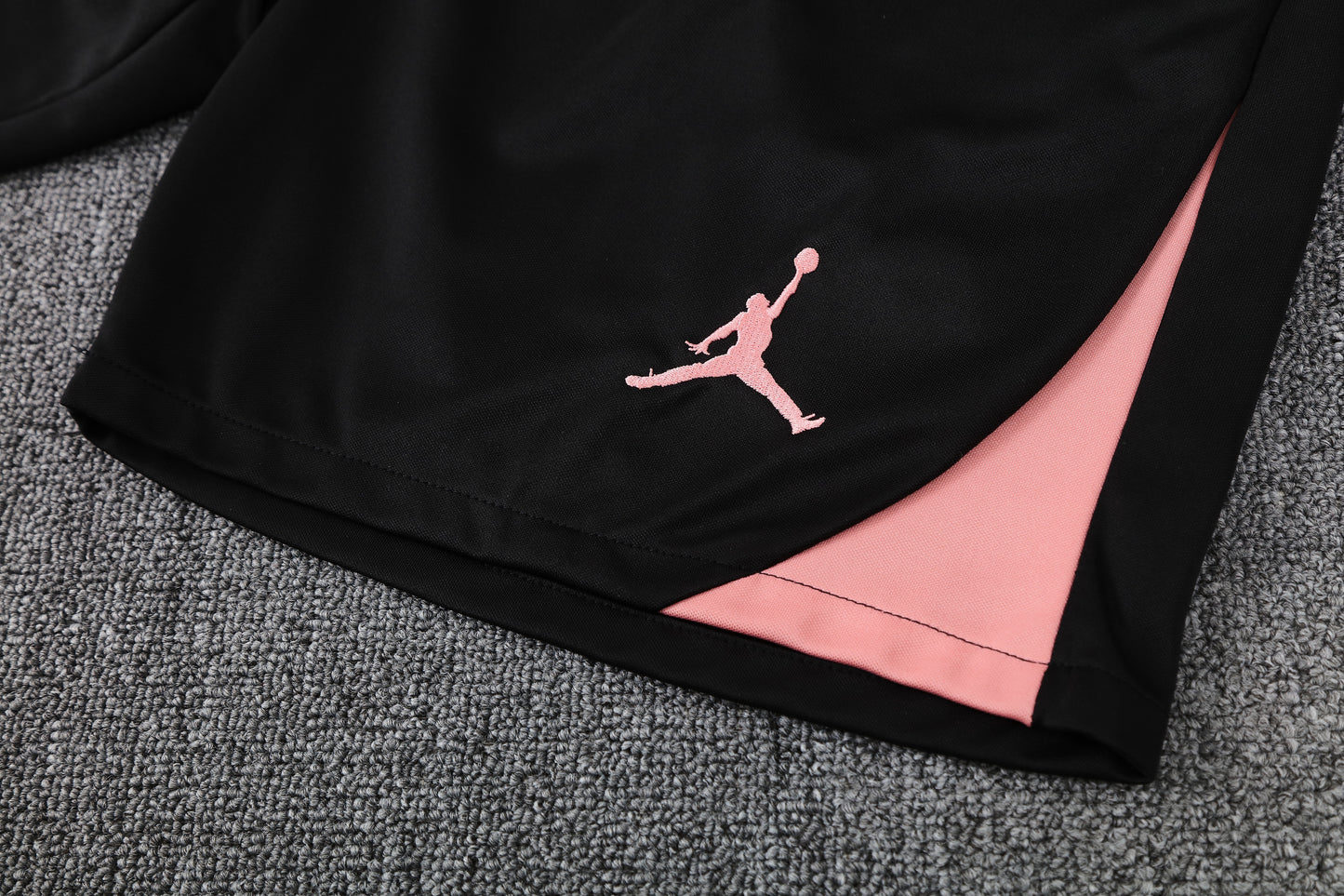 Kit Adulto PSG 25-26 - Branco com Detalhes em Rosa
