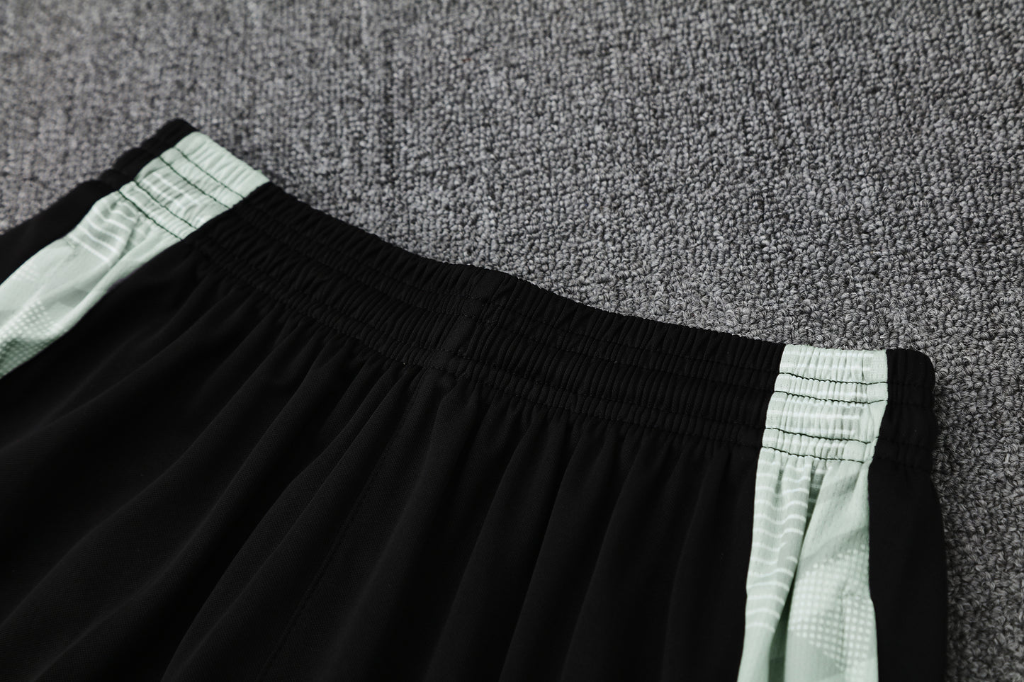 Kit Adulto Real Madrid 25-26 - Branco com Shorts Preto