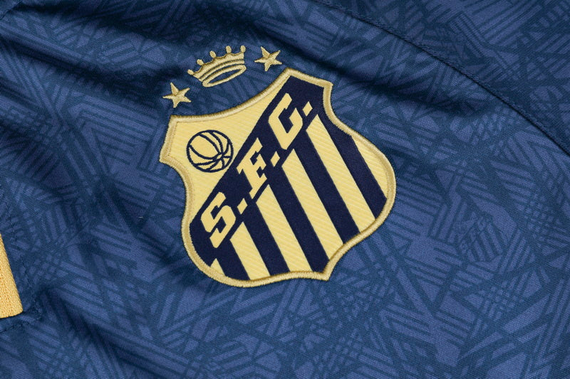 Kit Adulto Santos 25-26 – Blusa de Gola Alta e Calça Azul Escuro com Detalhes Dourados