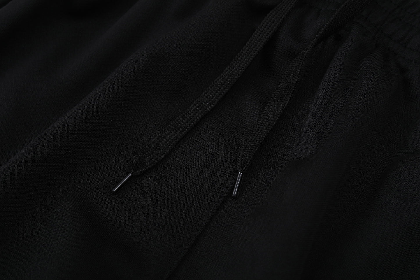 Kit Adulto Seleção de Portugal 24-25 – Moletom de Capuz Preto com Detalhes Vermelhos + Calça