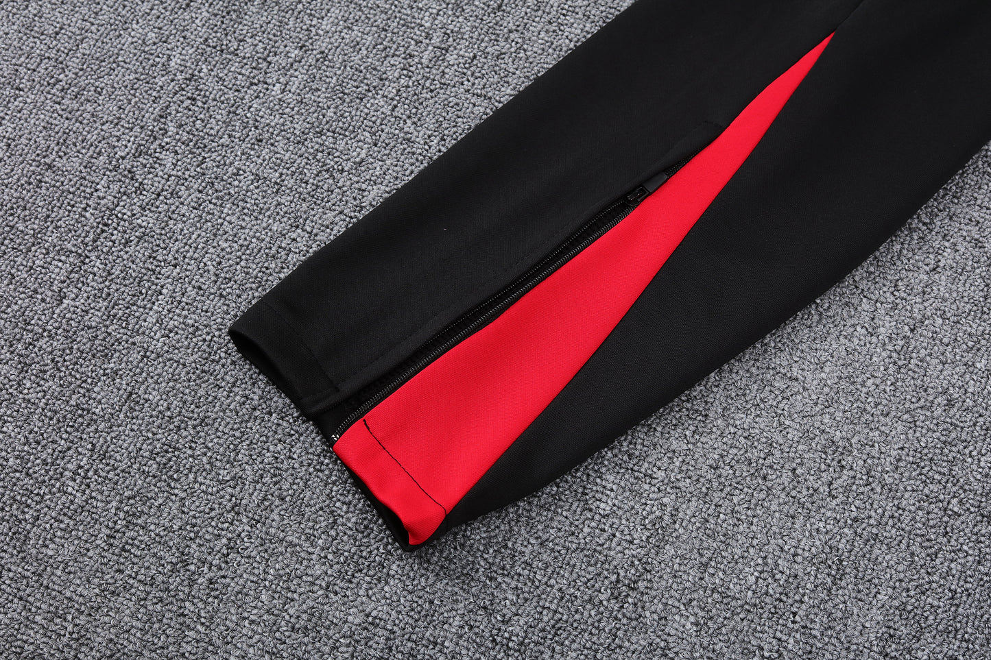 Kit Adulto Seleção de Portugal 24-25 – Moletom de Capuz Preto com Detalhes Vermelhos + Calça