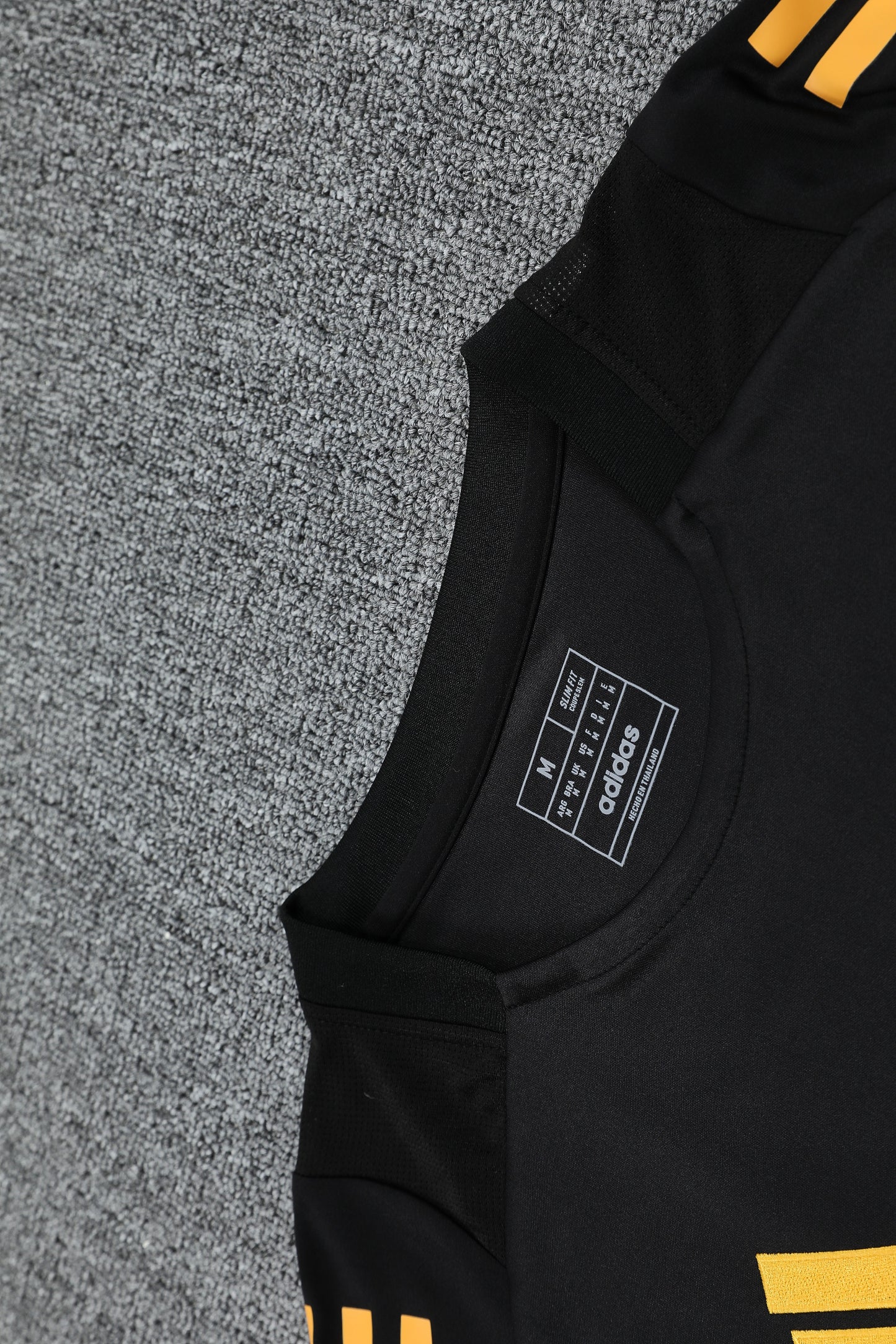 Kit Adulto Real Madrid 25-26 - Preto com Detalhes em Dourado