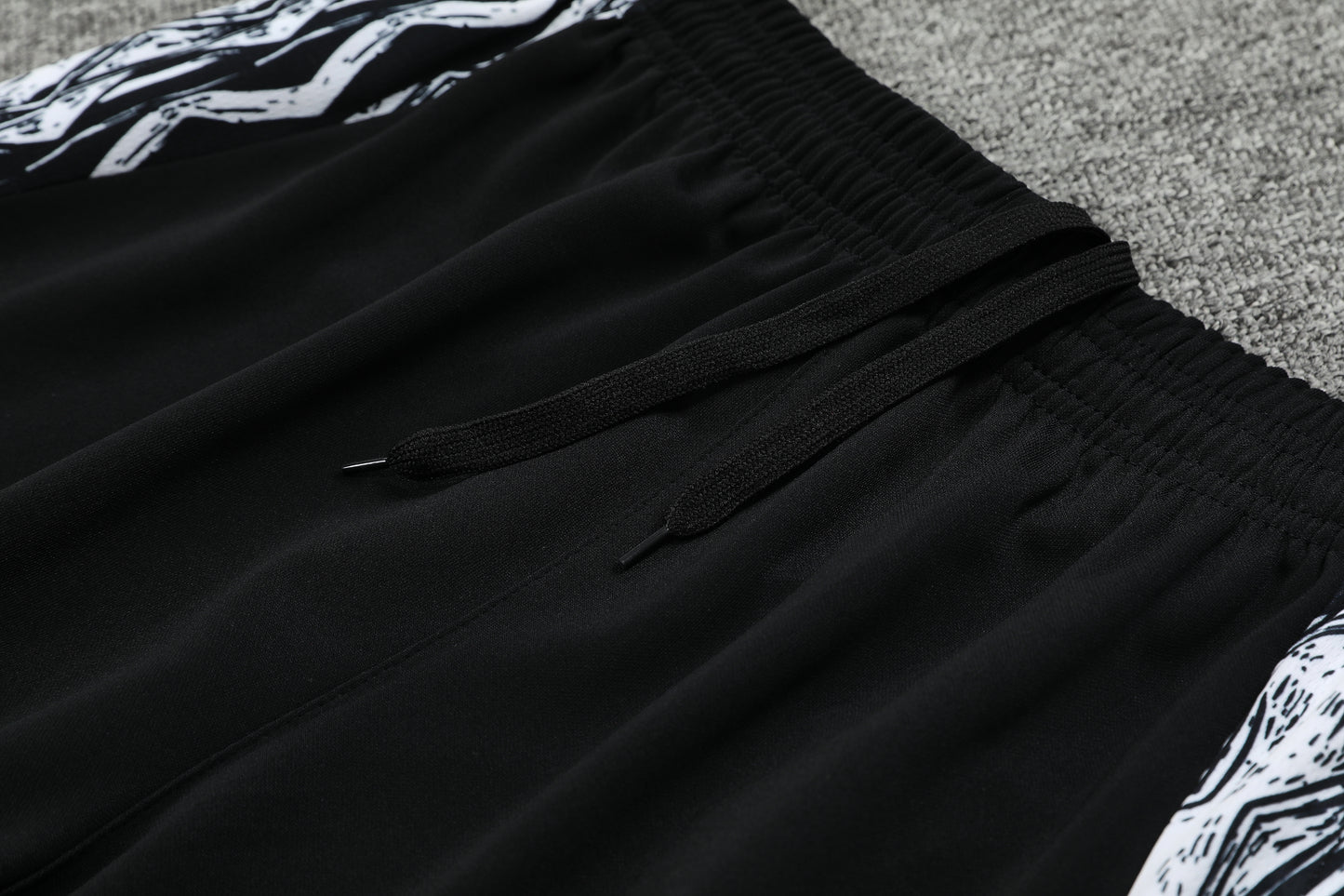Kit Adulto Arsenal 24-25 – Moletom de Capuz Preto com Detalhes em Verde e Vermelho + Calça