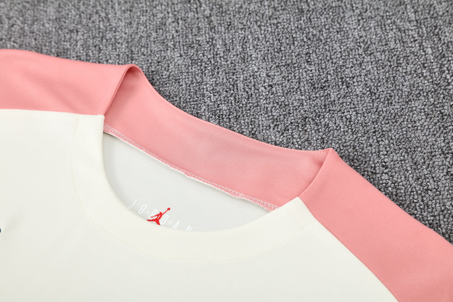 Kit Adulto PSG 25-26 - Branco com Detalhes em Rosa
