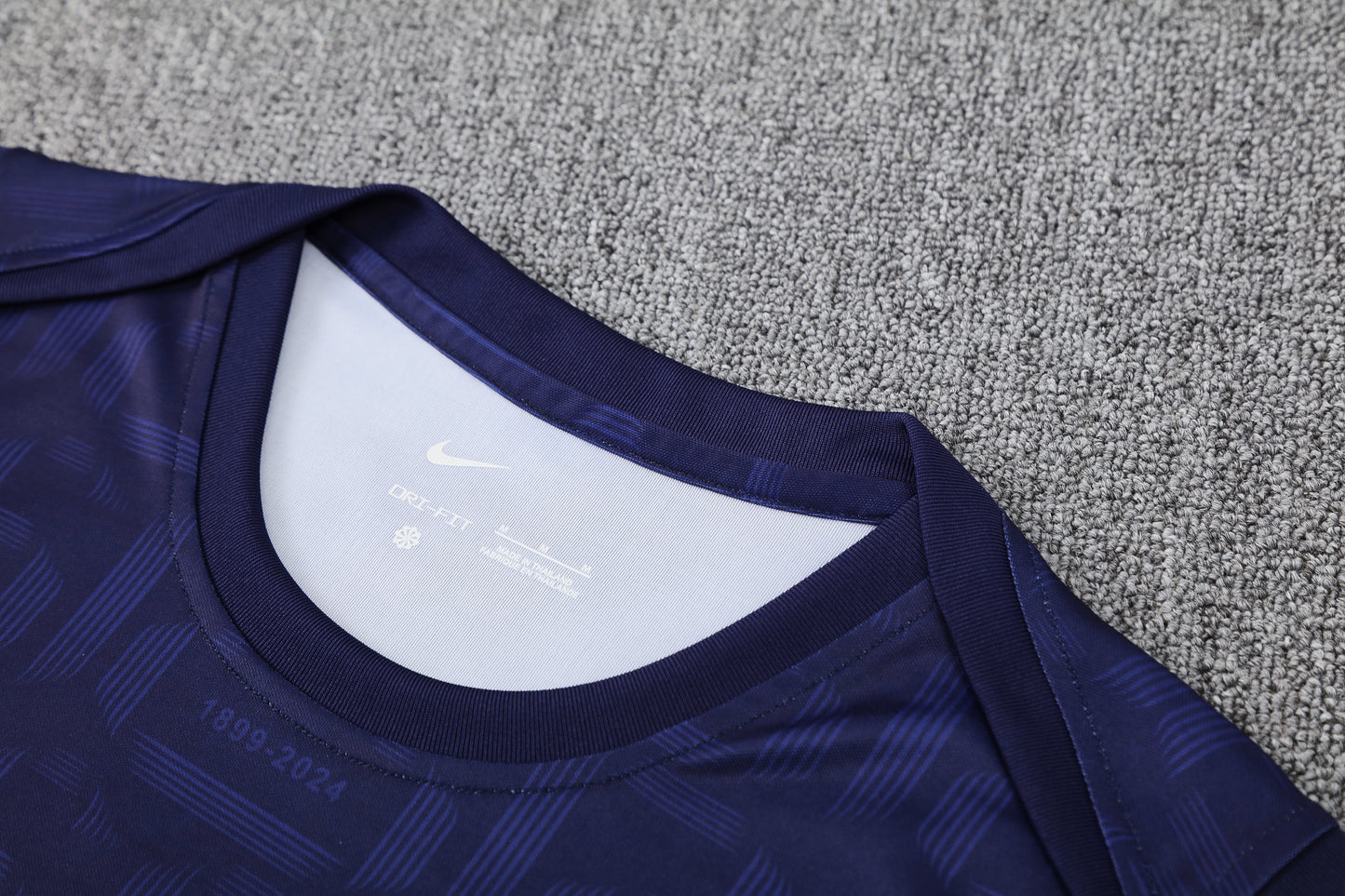 Kit Adulto Barcelona 25-26 – Regata e Shorts Azul-Marinho com Detalhes Dourados