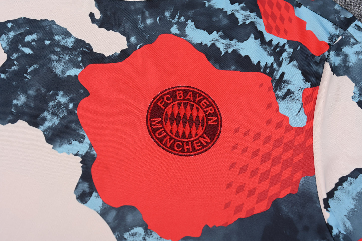 Kit Adulto Bayern de Munique 25-26 - Bege com Detalhes em Azul e Vermelho