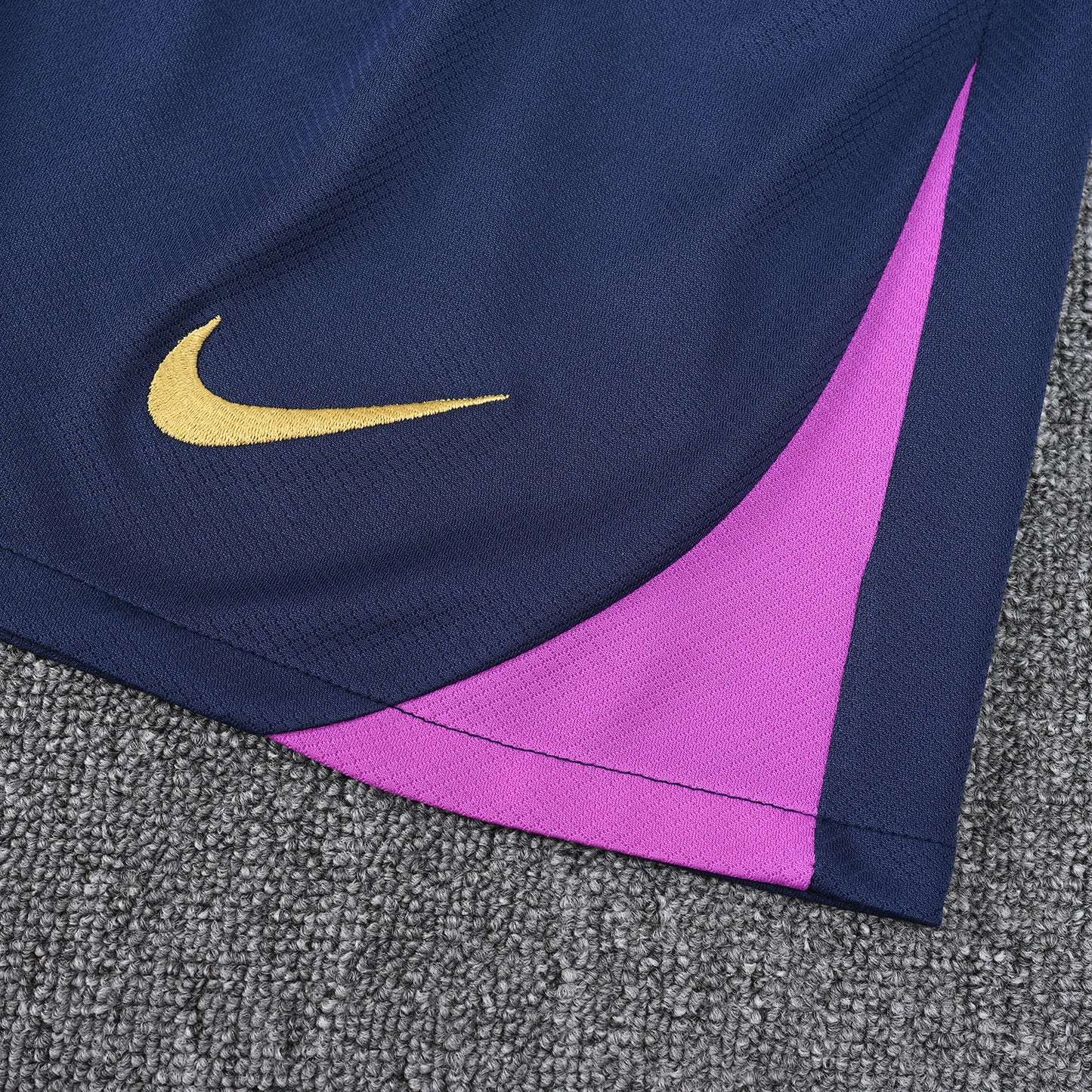 Kit Adulto Barcelona 25-26 – Regata Rosa e Shorts Azul Marinho