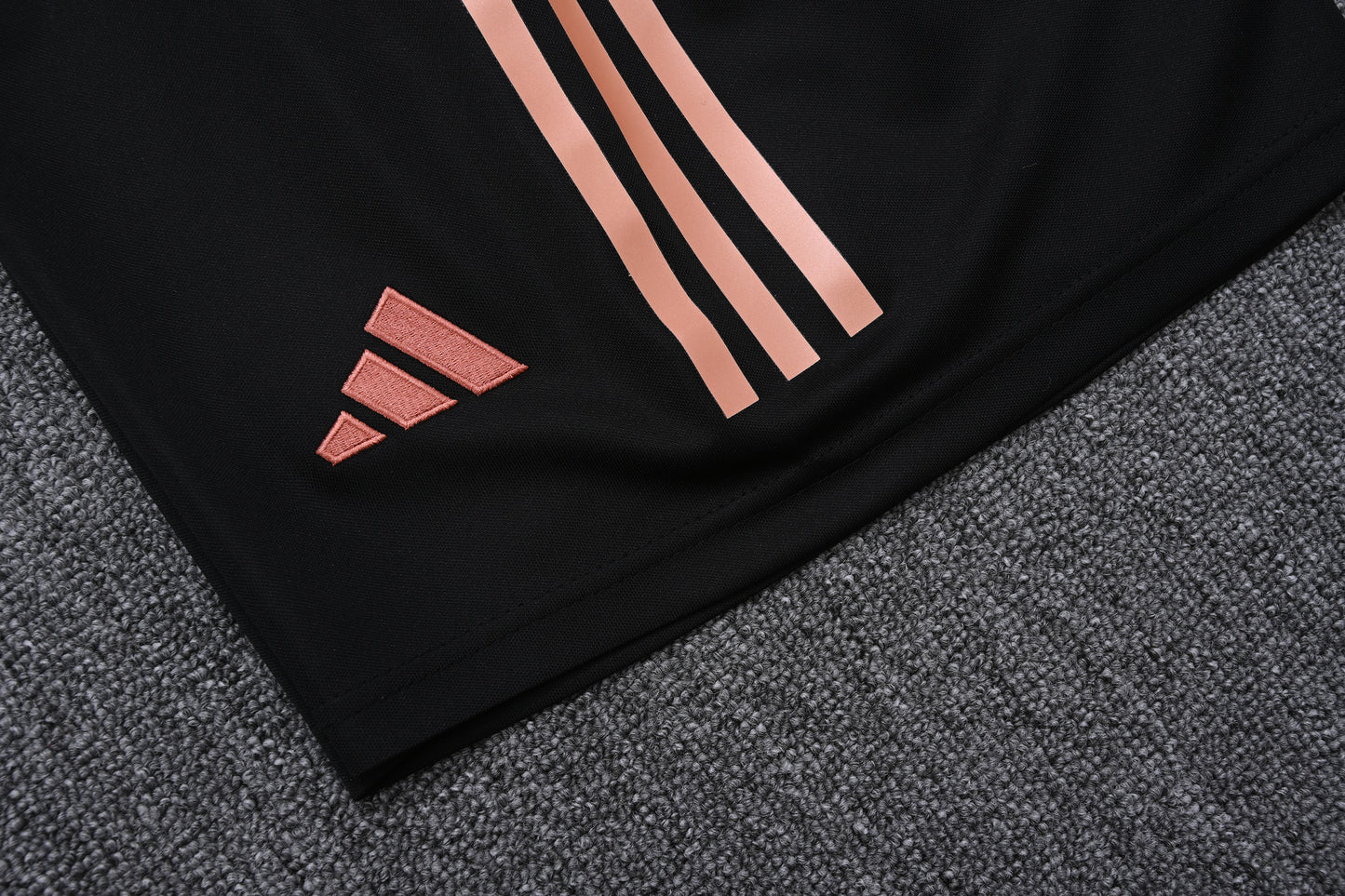 Kit Adulto Bayern de Munique 25-26 - Bege com Detalhes em Azul e Vermelho