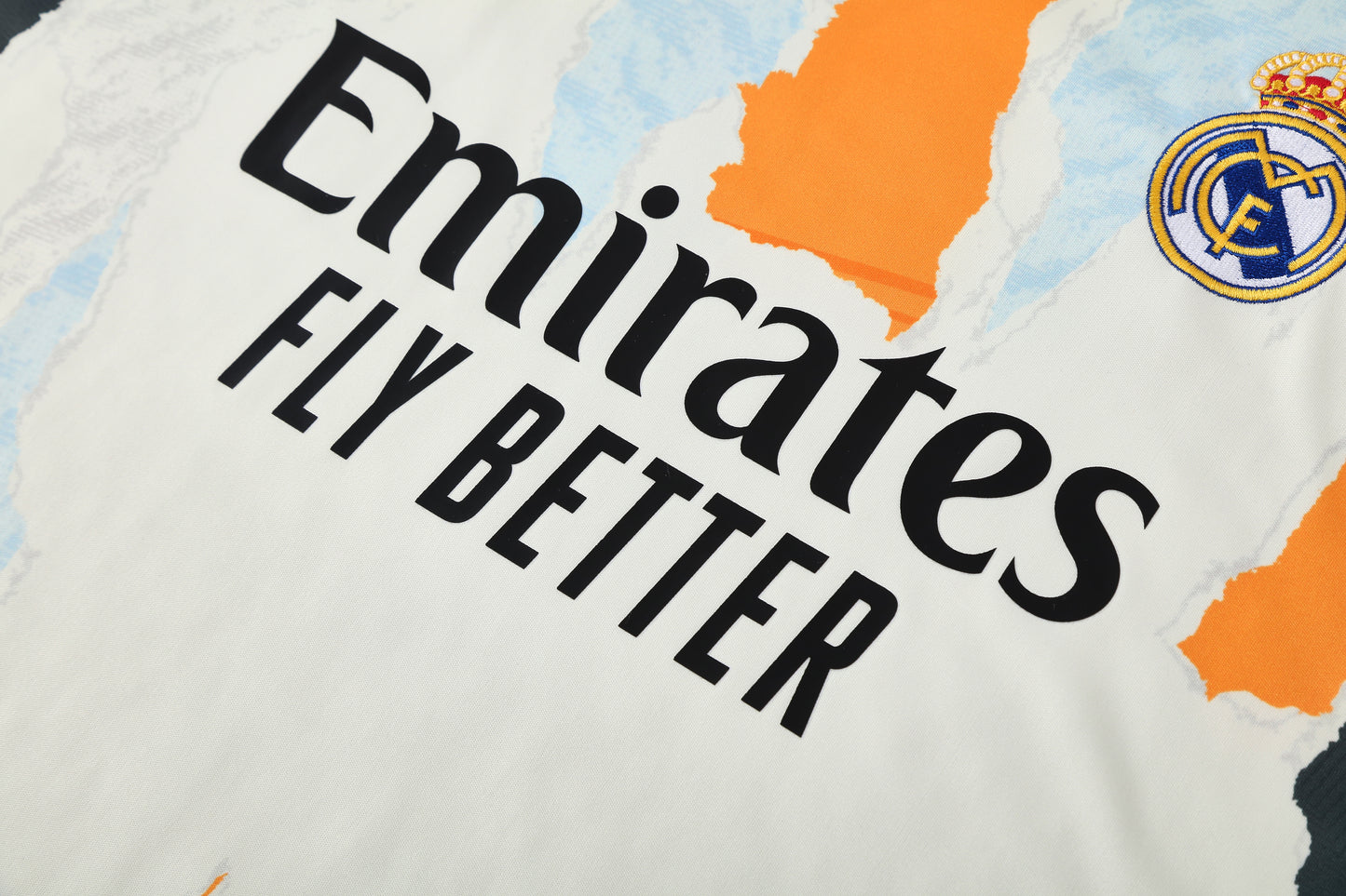 Kit Adulto Real Madrid 25-26 - Branco com Detalhes em Laranja e Cinza