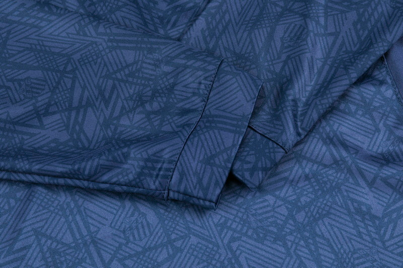 Kit Adulto Santos 25-26 – Blusa de Gola Alta e Calça Azul Escuro com Detalhes Dourados