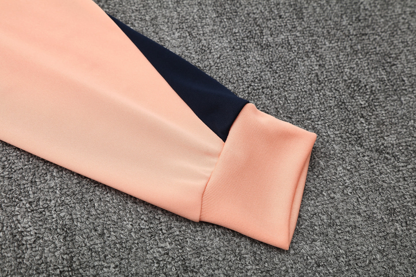 Kit Adulto Chelsea 25-26 – Moletom de Capuz Salmão com Detalhes Azul-Marinho + Calça