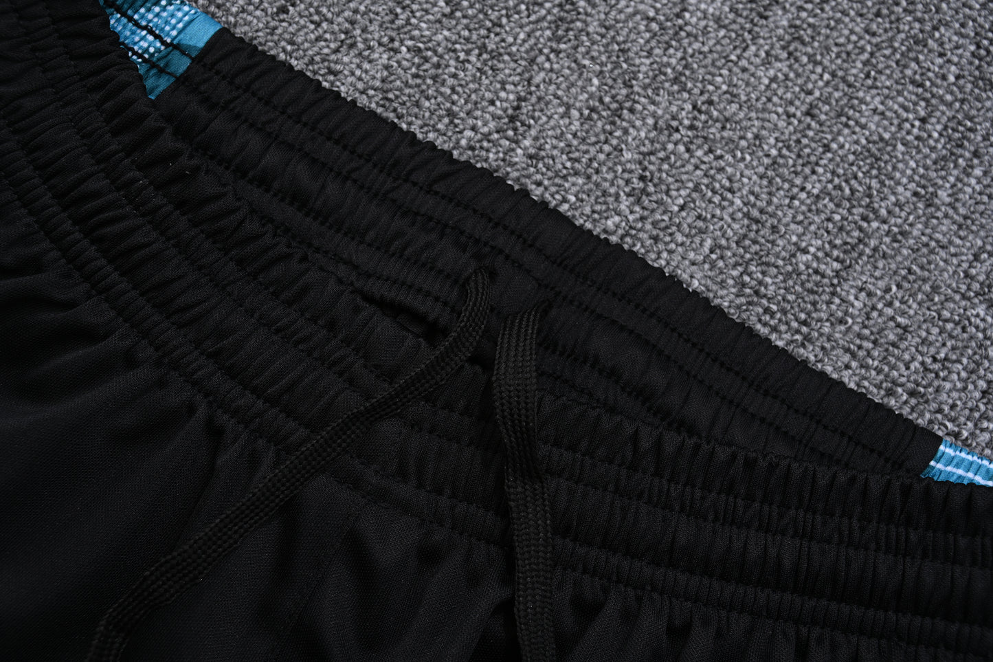 Kit Adulto Bayern de Munique 25-26 - Bege com Detalhes em Azul e Vermelho