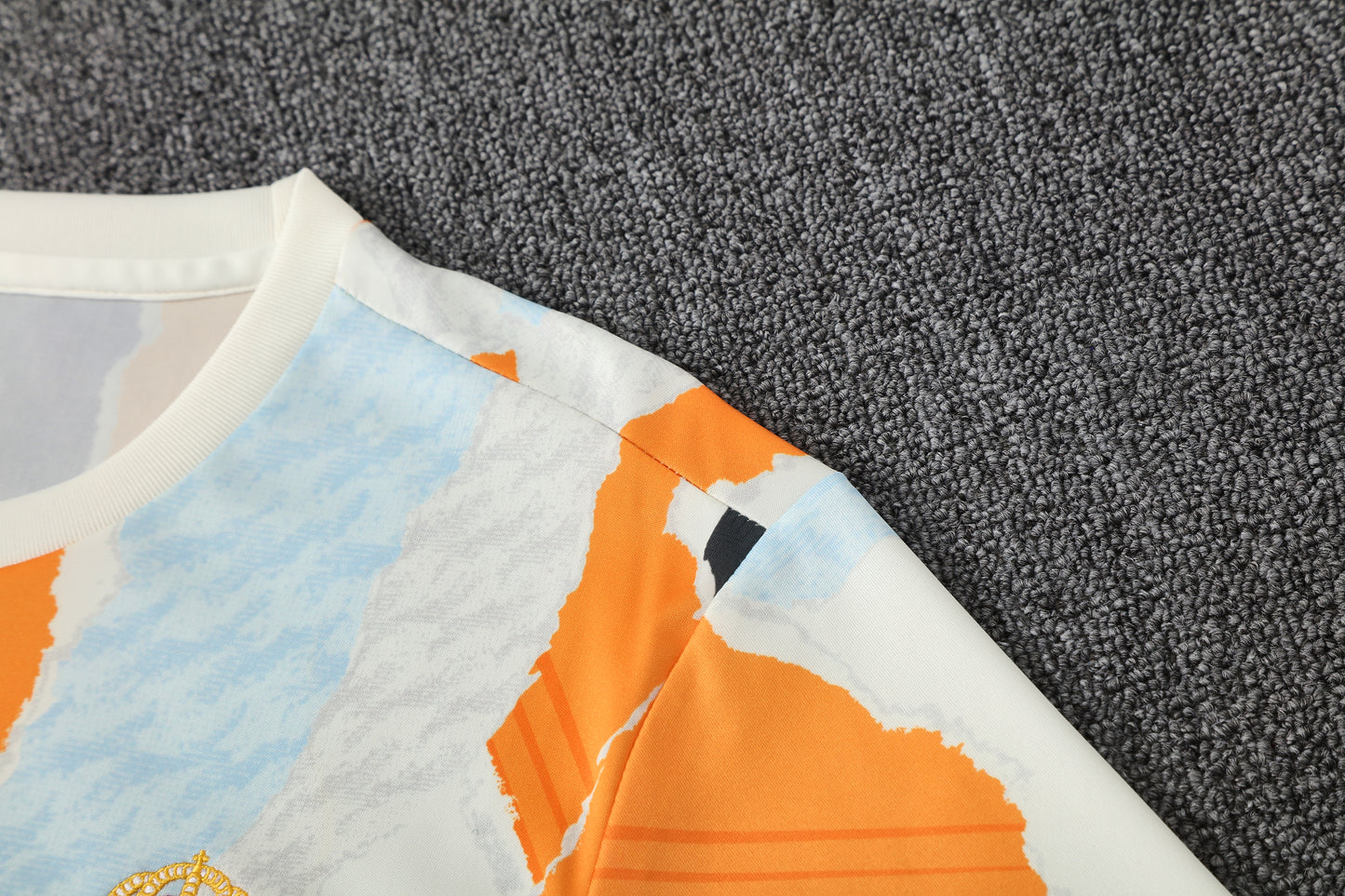 Kit Adulto Real Madrid 25-26 - Branco com Detalhes em Laranja e Cinza