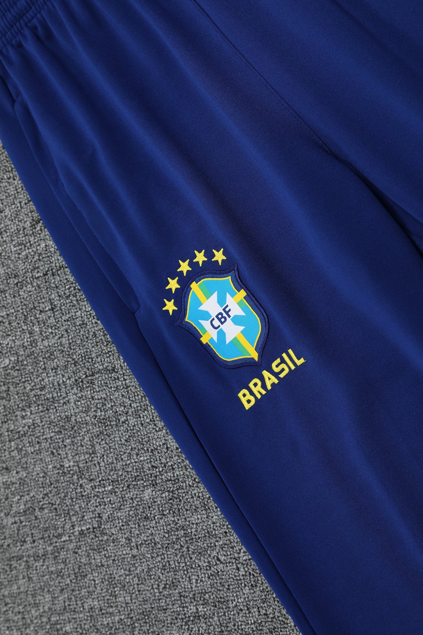 Kit Adulto Seleção Brasileira 25-26 – Moletom de Capuz Verde Água com Detalhes em Amarelo + Calça Azul Marinho
