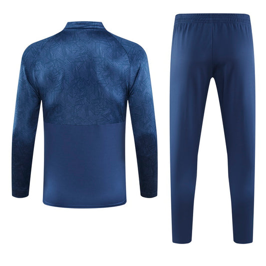 Kit Adulto Santos 25-26 – Blusa de Gola Alta e Calça Azul Escuro com Detalhes Dourados