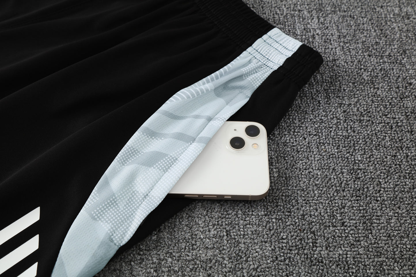 Kit Adulto Real Madrid 25-26 - Branco com Detalhes em Laranja e Cinza