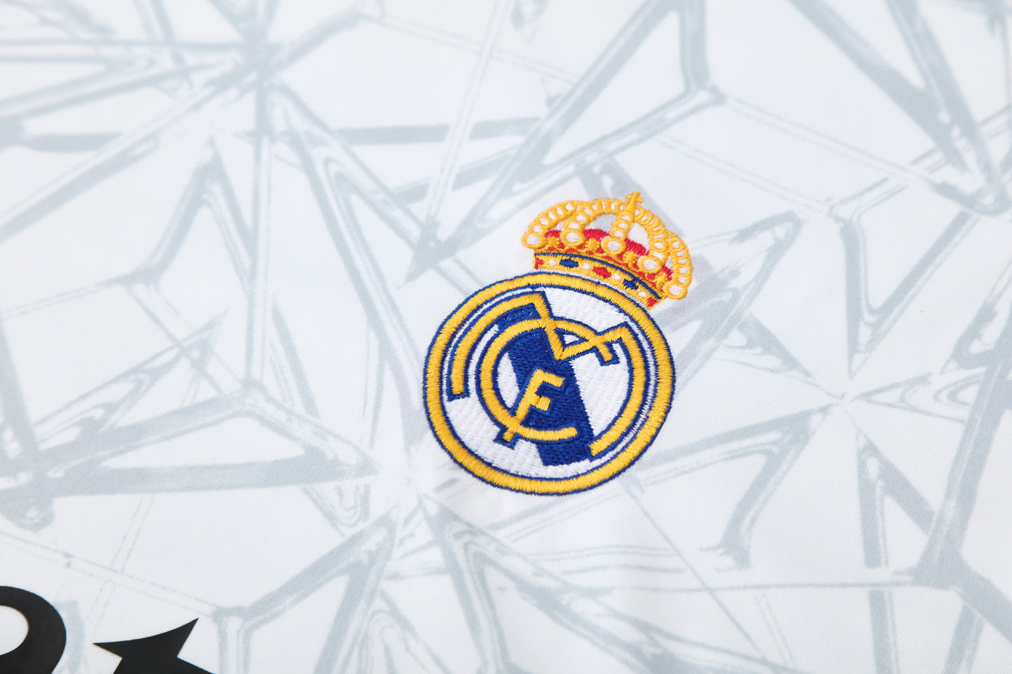 Kit Adulto Real Madrid 25-26 - Branco com Shorts Preto