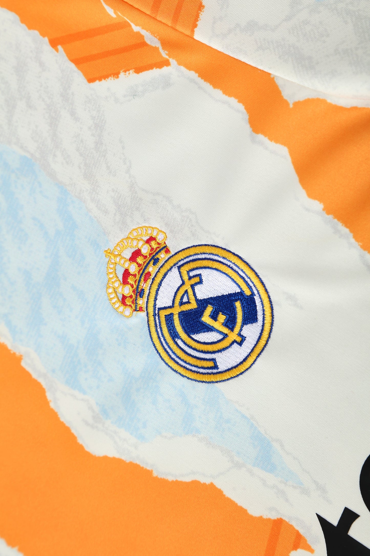 Kit Adulto Real Madrid 25-26 - Branco com Detalhes em Laranja e Cinza