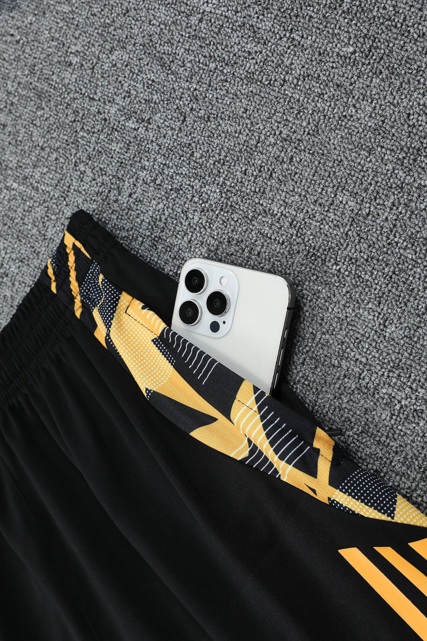 Kit Adulto Real Madrid 25-26 - Preto com Detalhes em Dourado